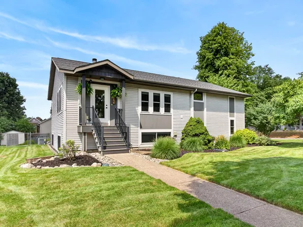 1329 Dewberry Ct NE, Grand Rapids, MI 49505