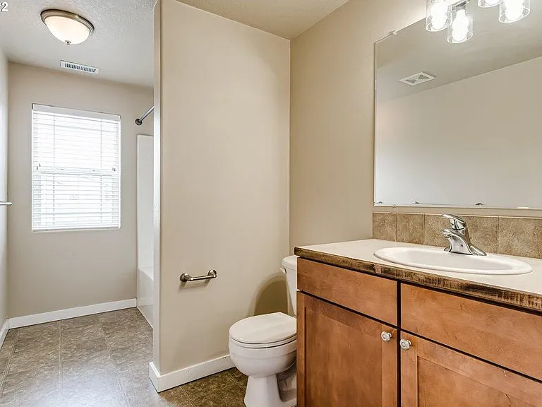 upstairs full bath with tub
