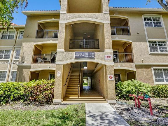 2nd image of 101 SW 117th Ave #7202