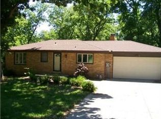 1003 N Dickinson Rd, Independence, MO 64050