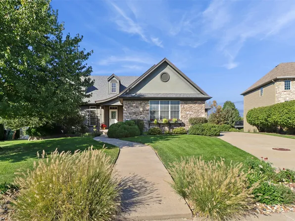 15809 Maple Dr, Urbandale, IA 50323