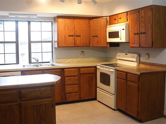 5th image of 3109 Hillsdale Ln