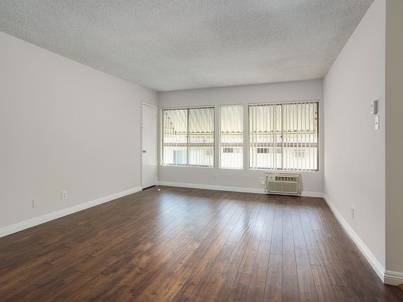 5th image of 320 Cornell Dr #D