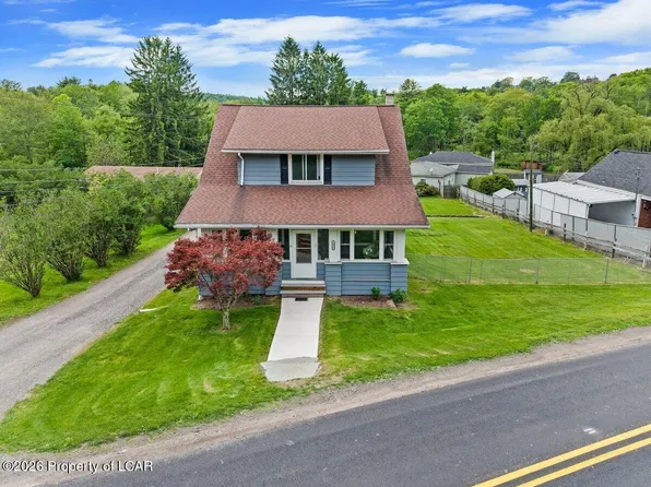 1070 Lower Demunds Rd, Dallas, PA 18612
