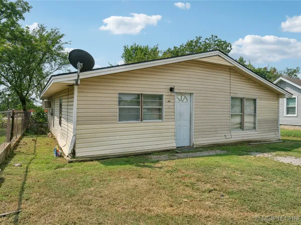 733 E 4th St, Claremore, OK 74017
