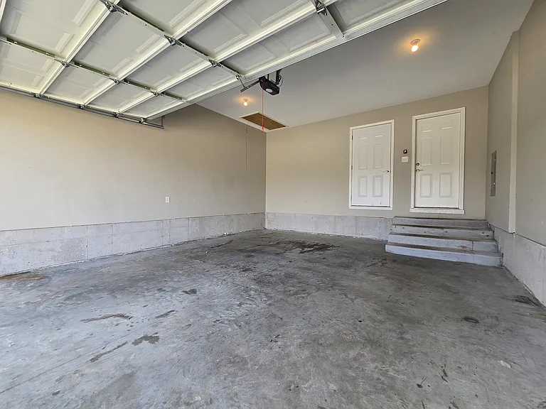 539 Welch St — Photo 17