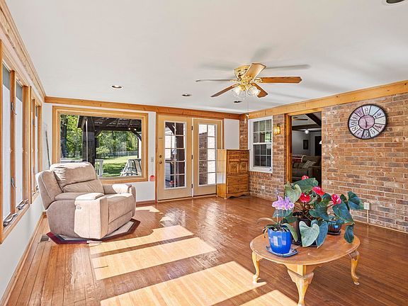 5th image of 130 Brookbend Rd