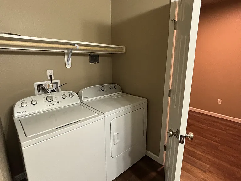 636 Hansen St SE #B — Photo 16