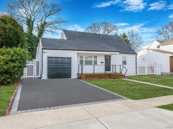 73 Midwood Avenue, Farmingdale, NY 11735