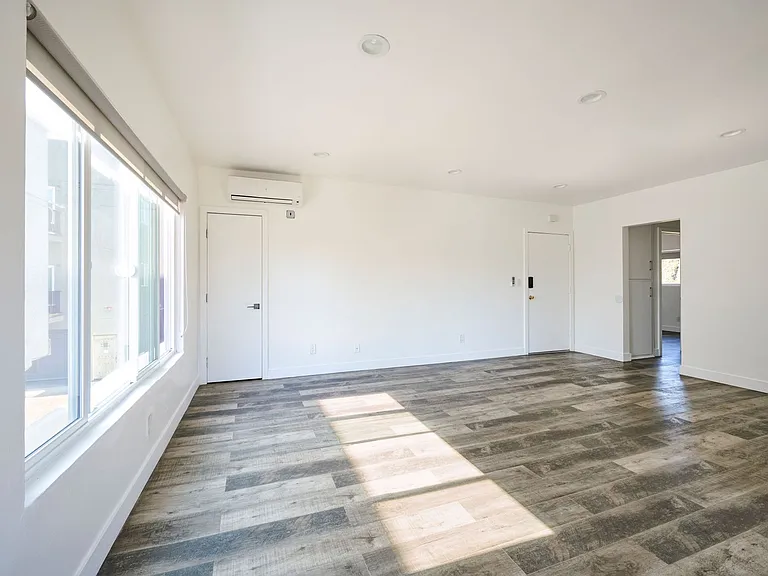 1333 W 36th Pl — Photo 23