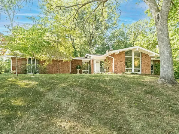 13 Sunswept Dr, Saint Louis, MO 63141