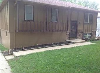 2nd image of 808 NW Camelot Pl