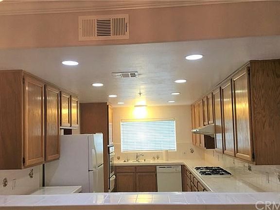 3rd image of 912 Arcadia Ave Unit 2