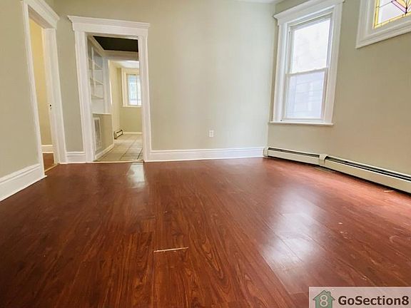 3rd image of 28 N 19th St Floor 1