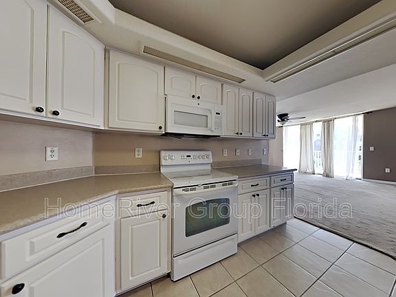 4th image of 8922 Laguna Ln Unit 404