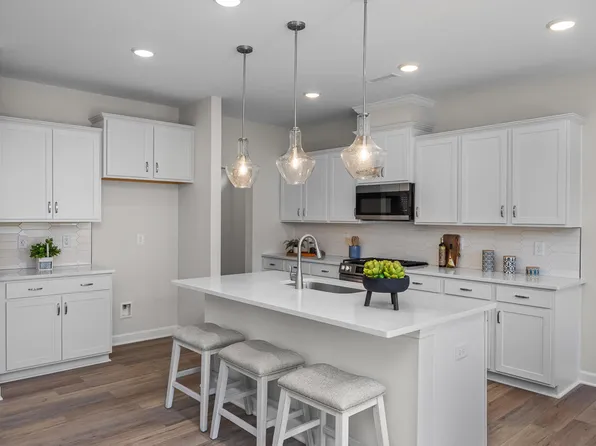 82 Fairwinds Dr, Lillington, NC 27546