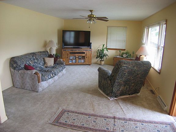 4th image of 102 Louise Ave