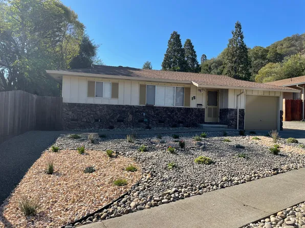 15 Griggs Ln, Napa, CA 94558