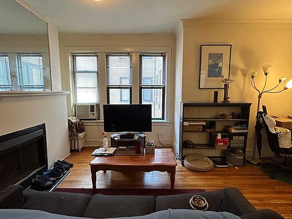 5th image of 639 W Roscoe St #S2