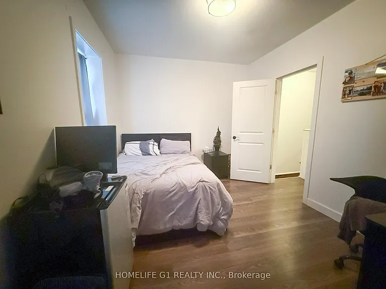 286 Hunter St W — Photo 13