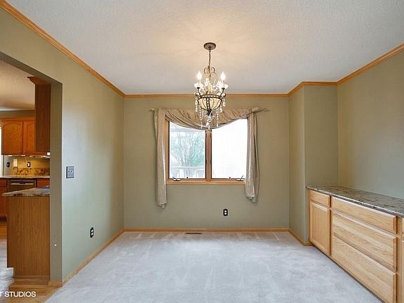 4th image of 208 NW Driftwood Ct
