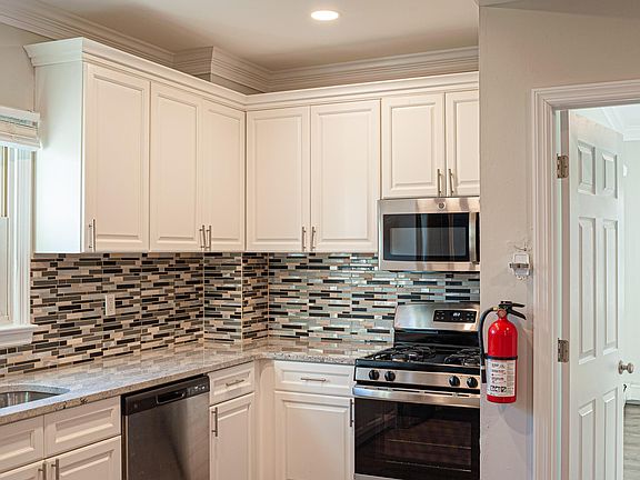 5th image of 407 Brooks Blvd APT D