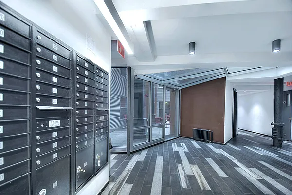 Rented by Urbane Brokerage | media 23