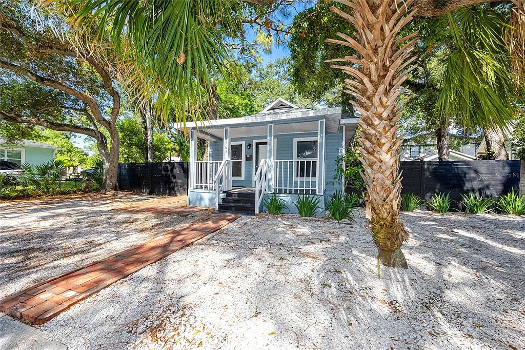 3 bed, 1.0 bath, 868 sqft, $2,250 — Photo 1