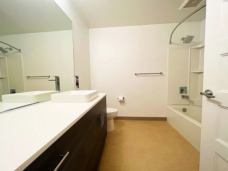 Queen Anne Flats — Photo 42