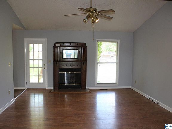 3rd image of 106 Hazelwood Dr