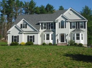 1 Jonathan Cir, Tyngsboro, MA 01879