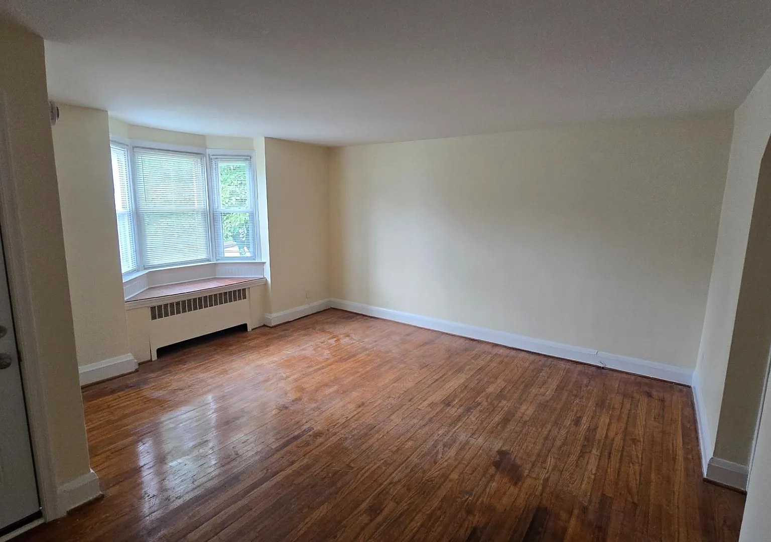6148 Parkway Dr - A — Photo 2