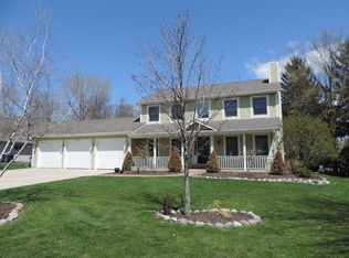 N28W26356 Crestview Dr, Pewaukee, WI 53072
