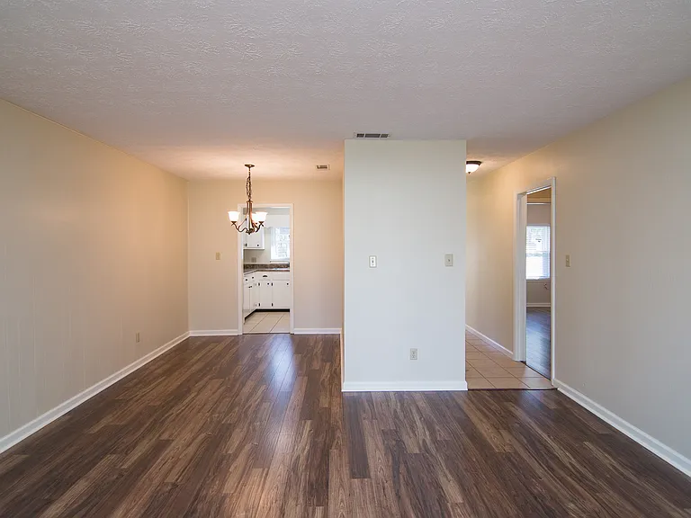 1536-2 Coombs Dr — Photo 5