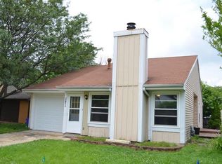 30W016 Danbury Dr, Warrenville, IL 60555