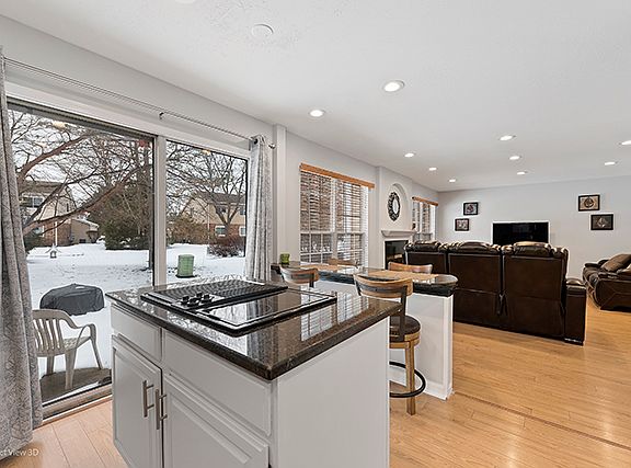 4th image of 654 N Charter Hall Dr