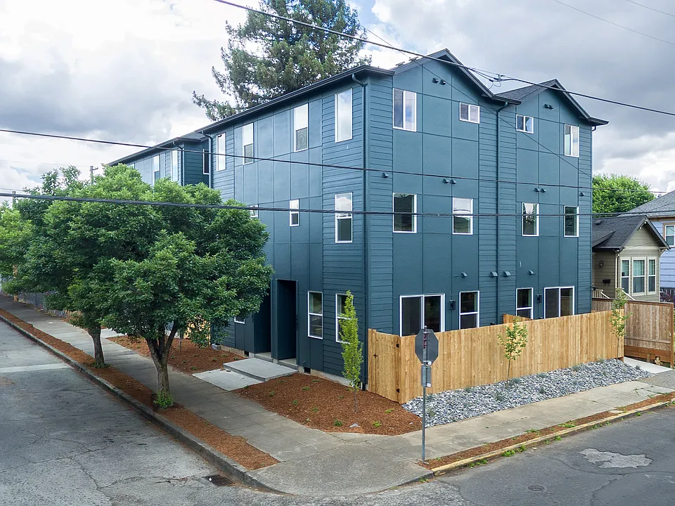 634 NE Church St #5587