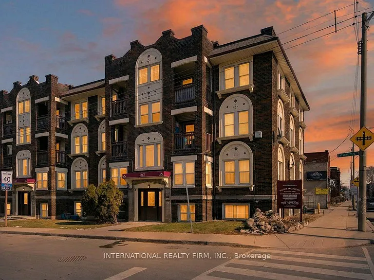 109 Balsam Ave S #4 — Photo 4