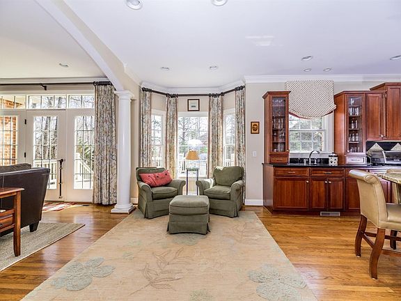 4th image of 100 Earls Ct