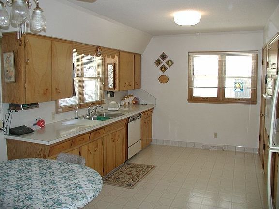 4th image of 3229 Avenue J