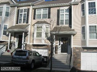 702 Sienna Dr, Danbury, CT 06810