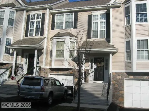 702 Sienna Dr, Danbury, CT 06810