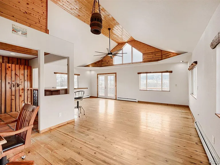 433 W Tomah Rd — Photo 8