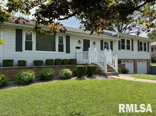 4 Sunset Dr, Jacksonville, IL 62650