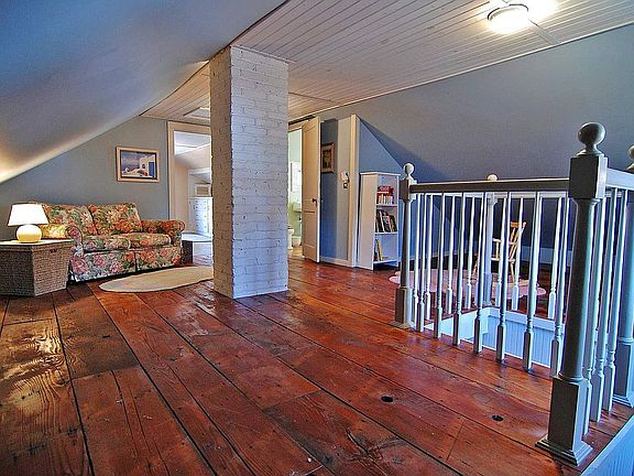 2nd Floor sitting area