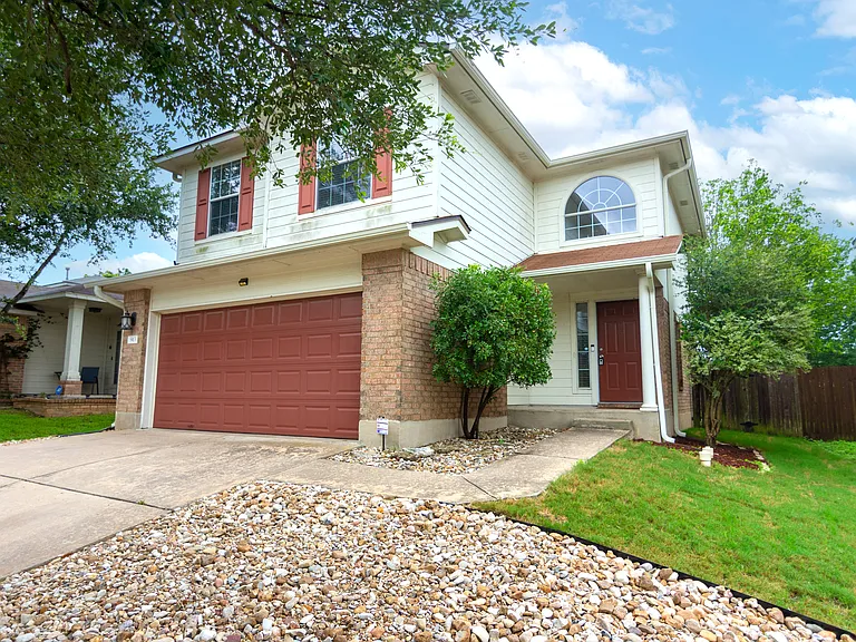 913 Coronation Way — Photo 2