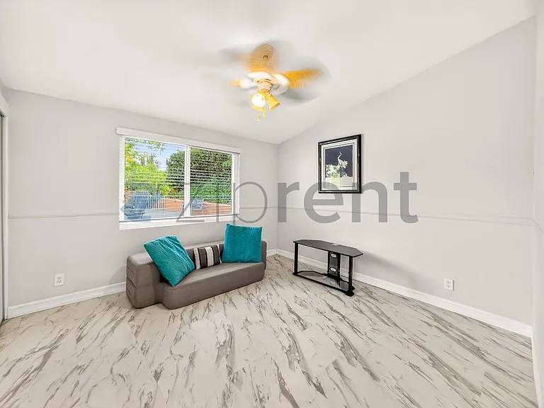 20520 Rhoda St #1 — Photo 28