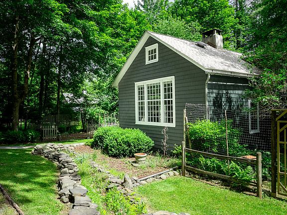 2nd image of 19 Schoonmaker Lane