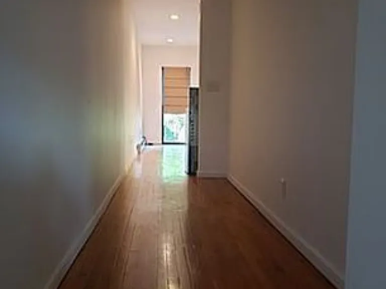 481 Fairview Ave #1R — Photo 4