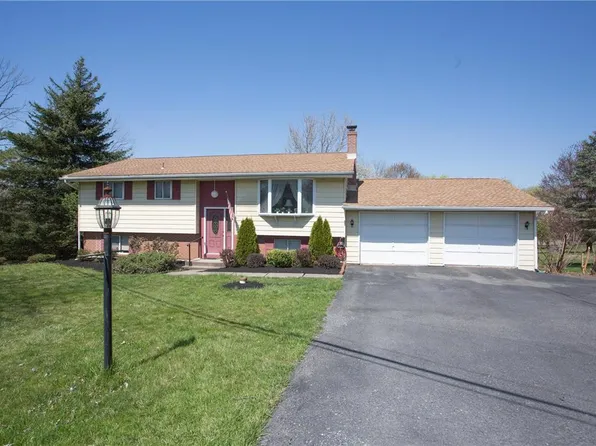 222 Cherry Hill Rd, Nazareth, PA 18064